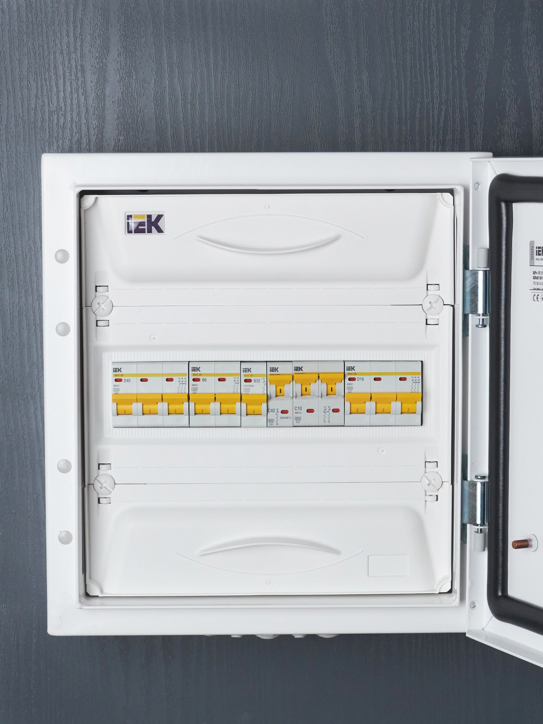             Автоматтық ажыратқыш ВА47-60M 1P C 40А 6кА ИЭК    