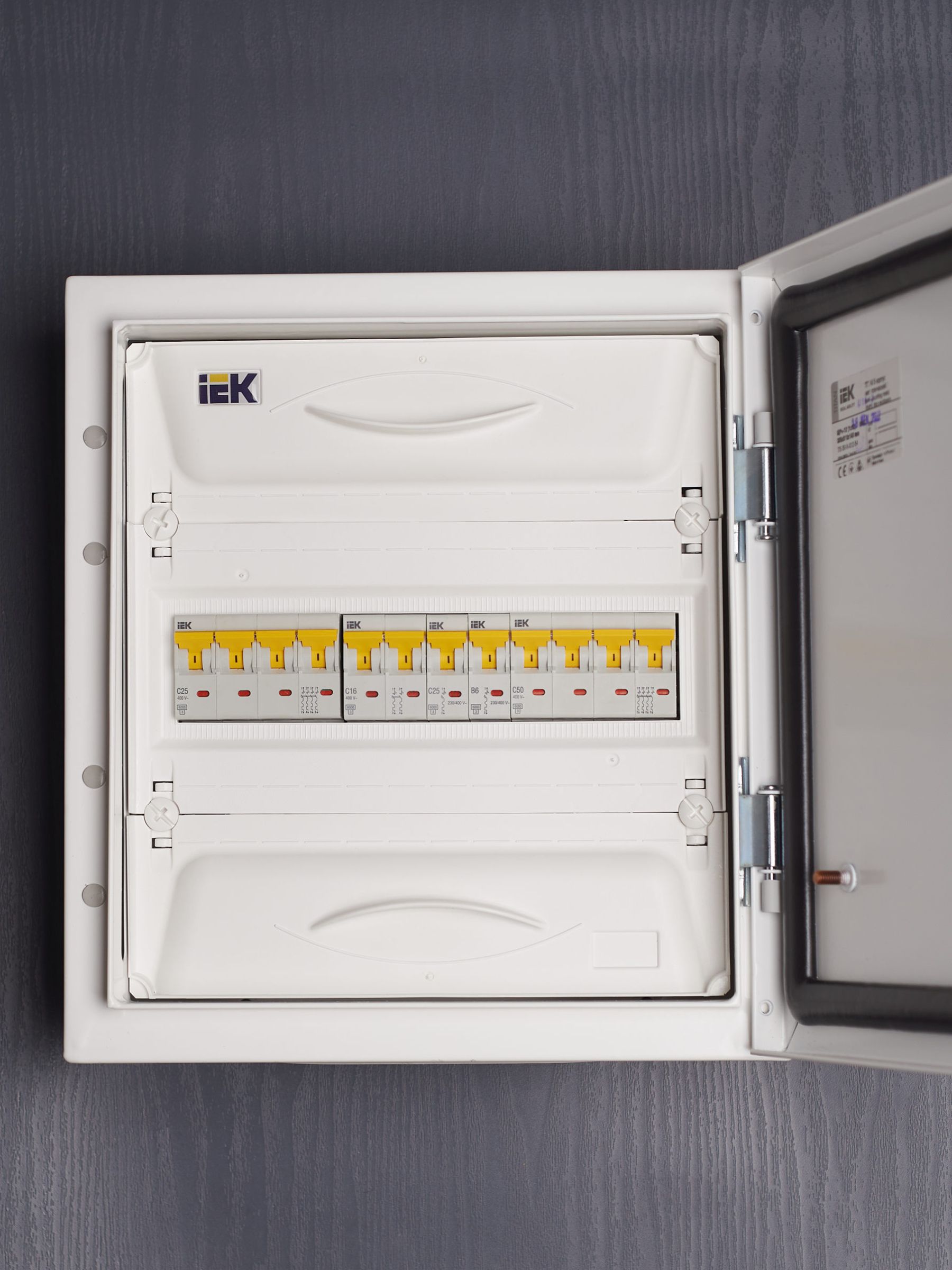             Автоматтық ажыратқыш 1Р ВА 47-60М 25А 6кА С ИЭК    