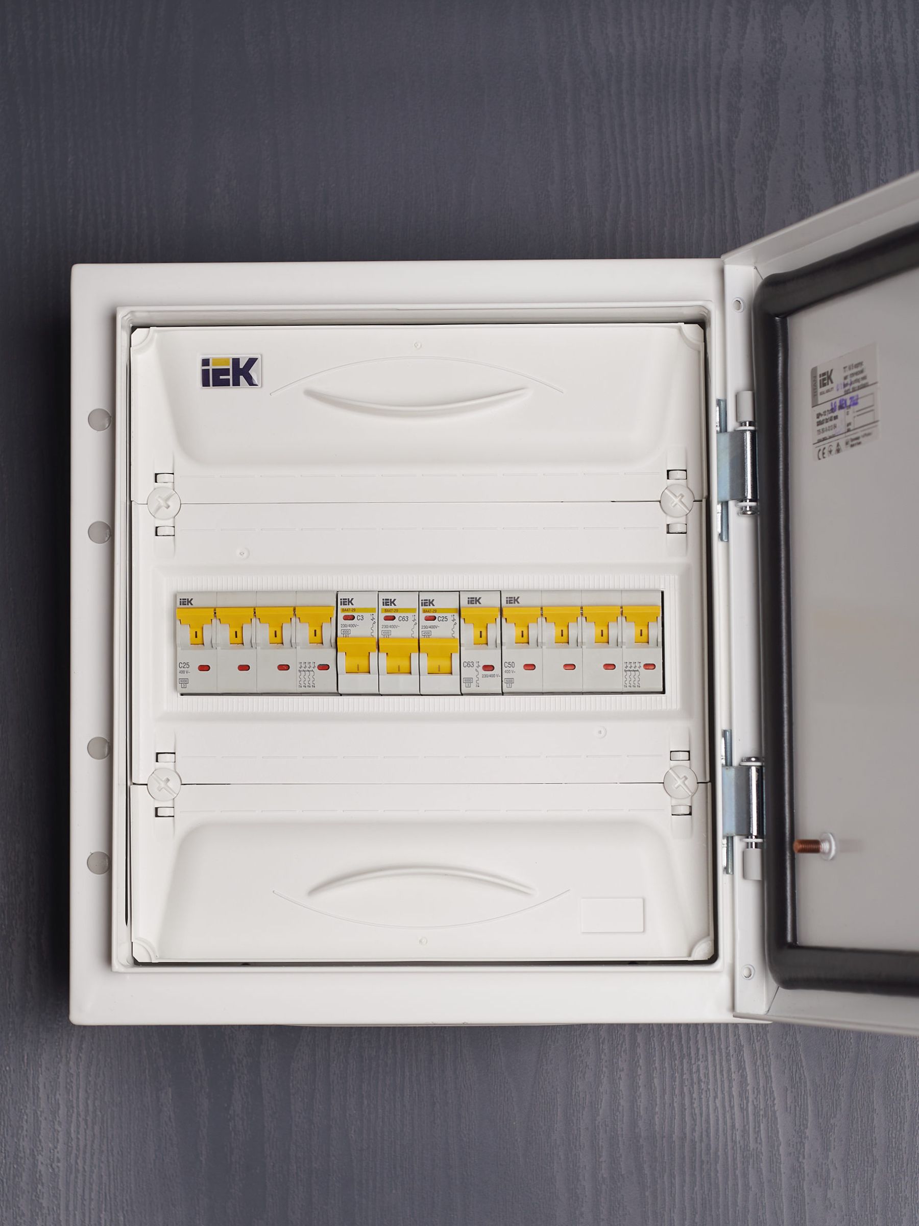             Автоматтық ажыратқыш 1Р ВА 47-60М 63А 6кА С ИЭК    