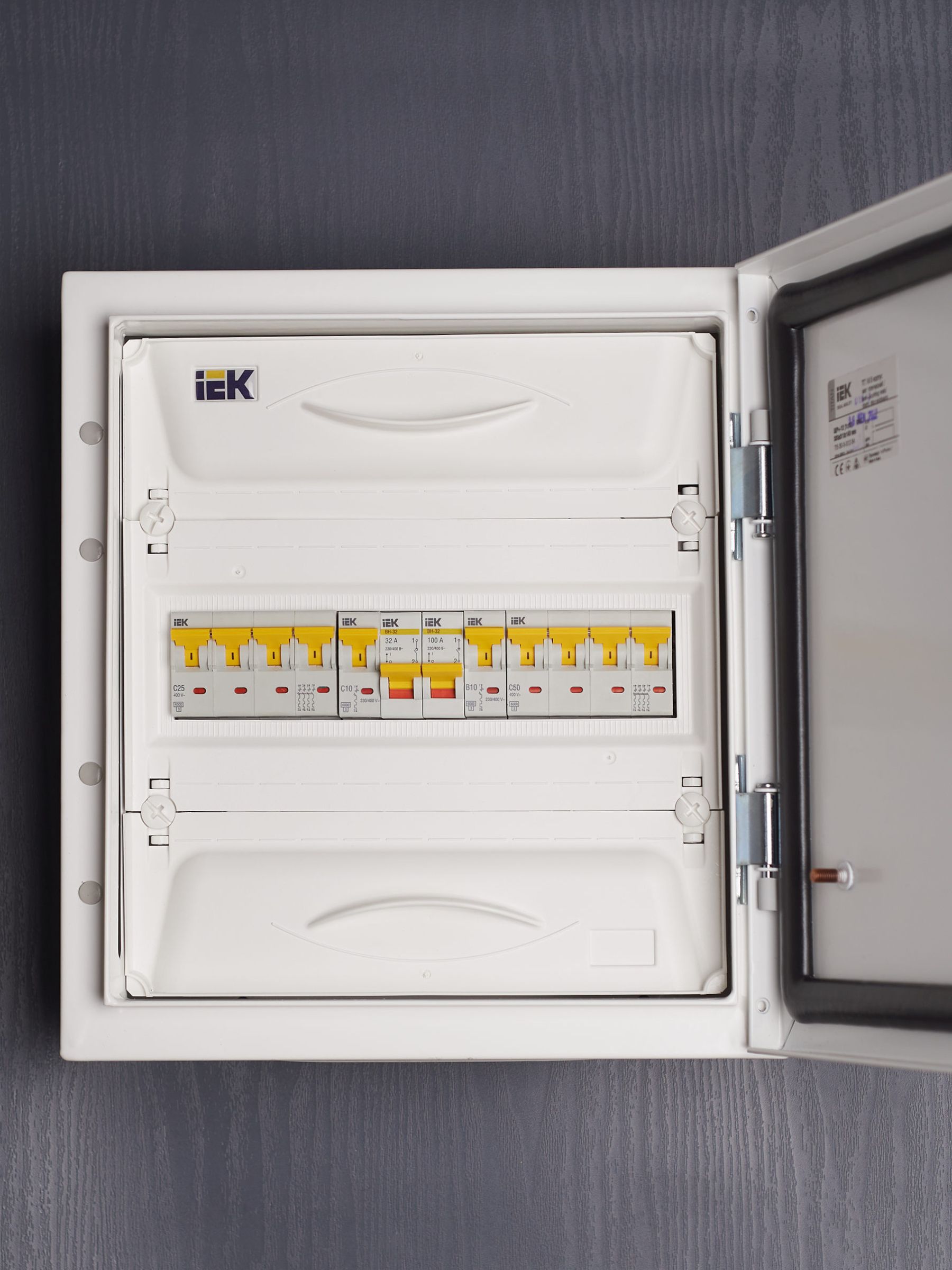             Автоматтық ажыратқыш 1Р ВА 47-60М 10 А 6 кА  х-ка C ИЭК    