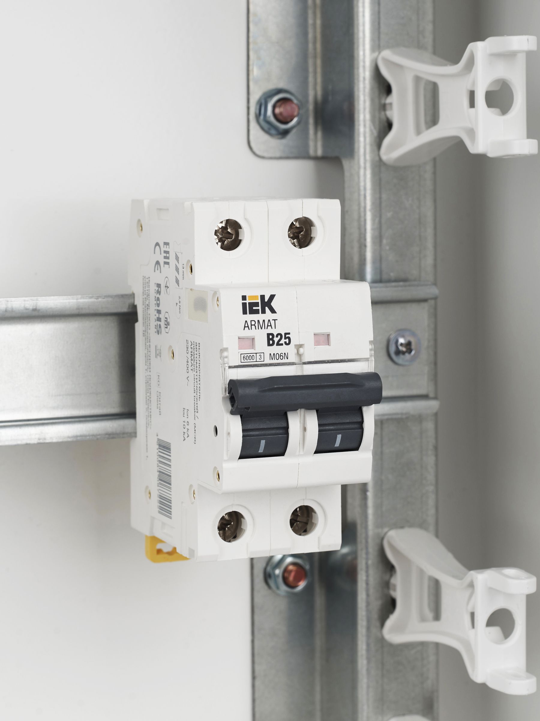             ARMAT Автоматтық ажыратқыш M06N 2P B 25А IEK    