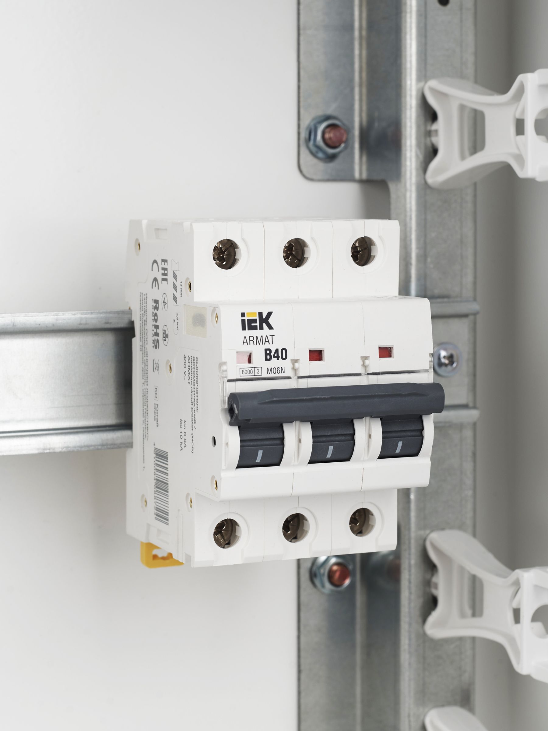             ARMAT Автоматтық ажыратқыш M06N 3P B 40А IEK    