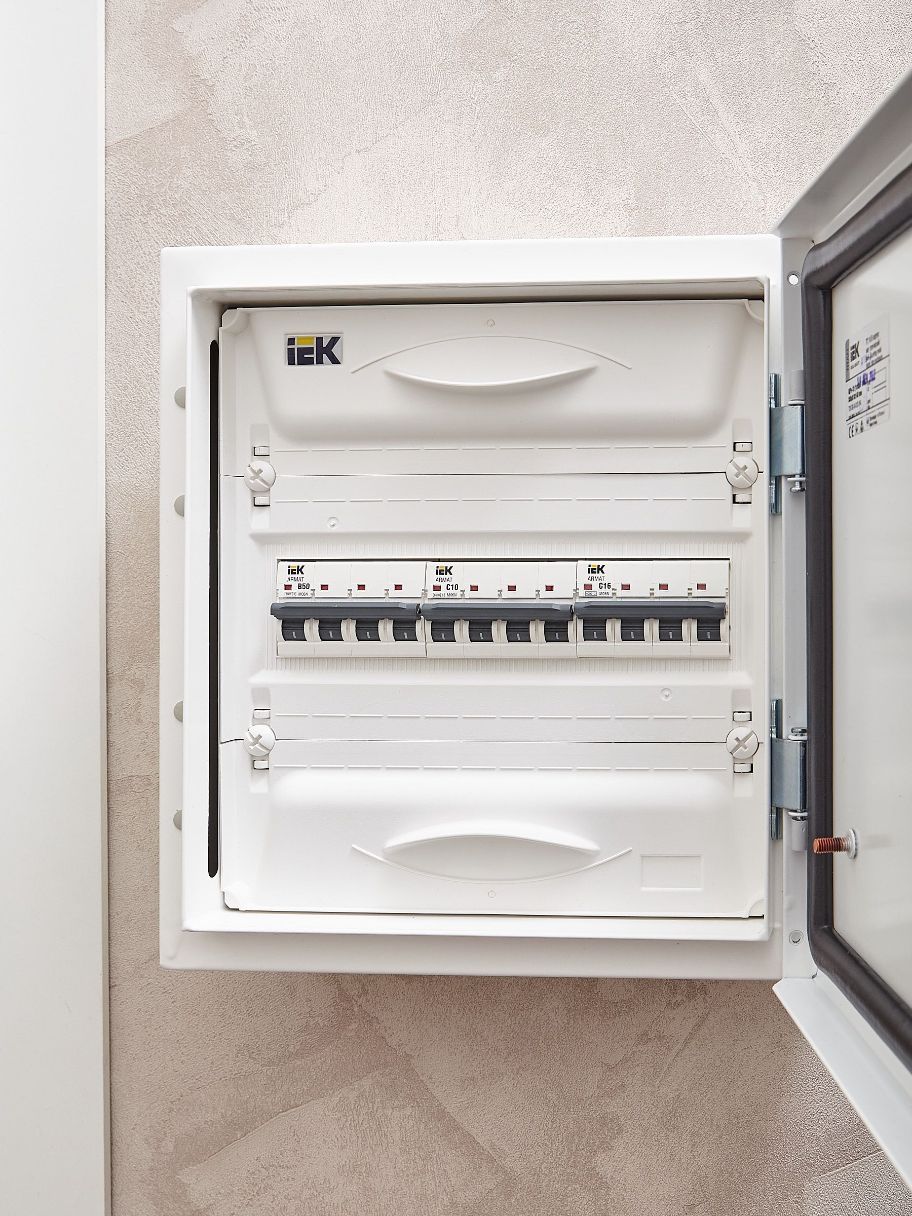             ARMAT Автоматтық ажыратқыш M06N 4P C 10А IEK    