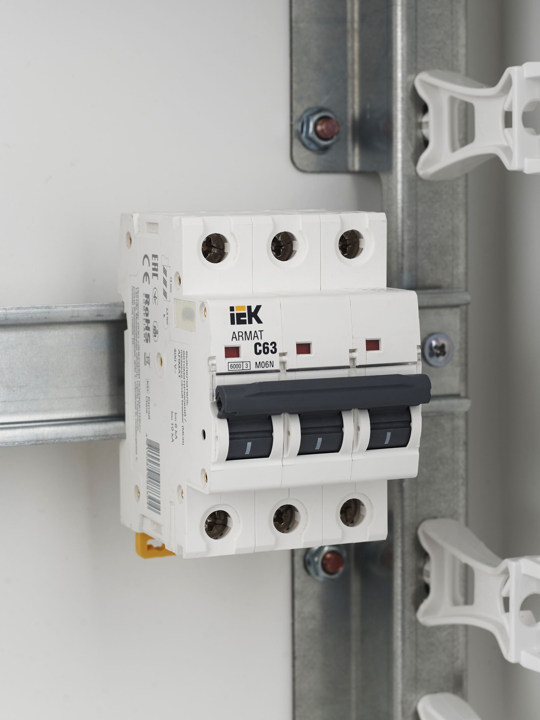             ARMAT Автоматтық ажыратқыш M06N 3P C 63А IEK    