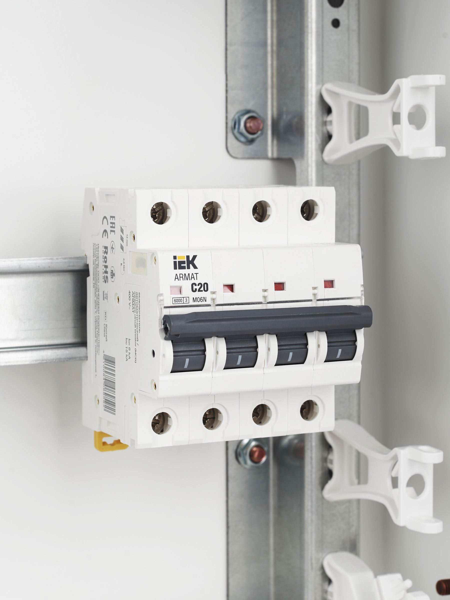             ARMAT Автоматтық ажыратқыш M06N 4P C 20А IEK    