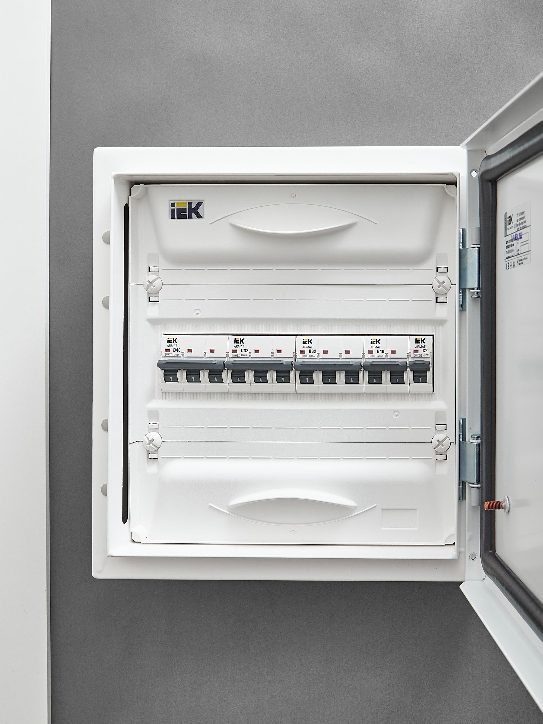             ARMAT Автоматтық ажыратқыш M06N 3P B 32А IEK    