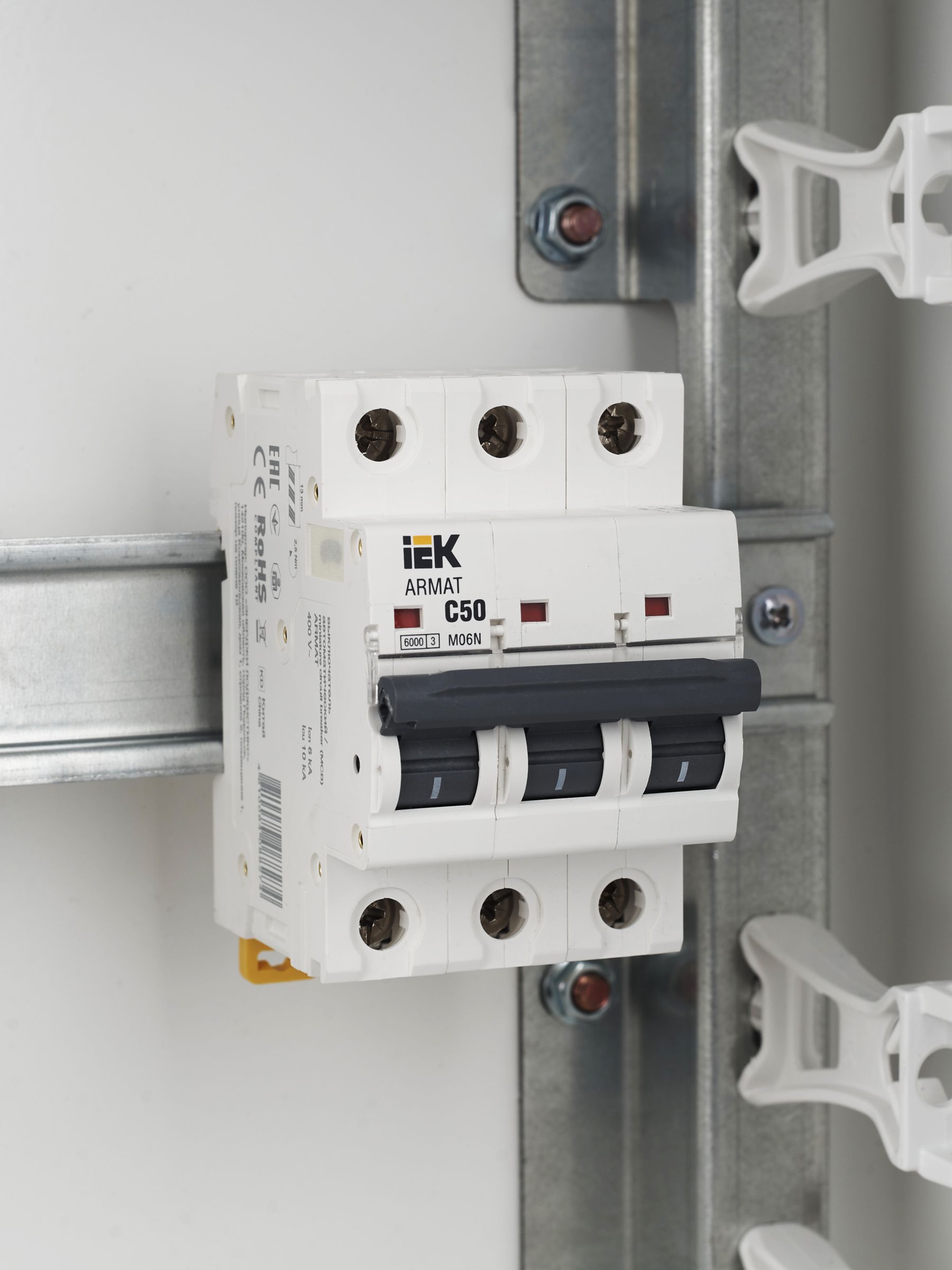             ARMAT Автоматтық ажыратқыш M06N 3P C 50А IEK    
