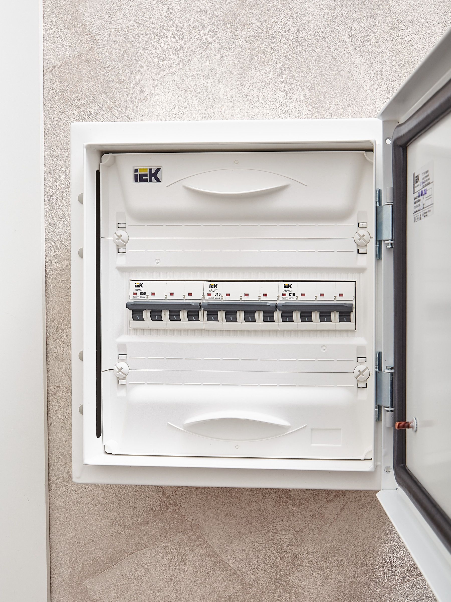             ARMAT Автоматтық ажыратқыш M06N 4P C 16А IEK    