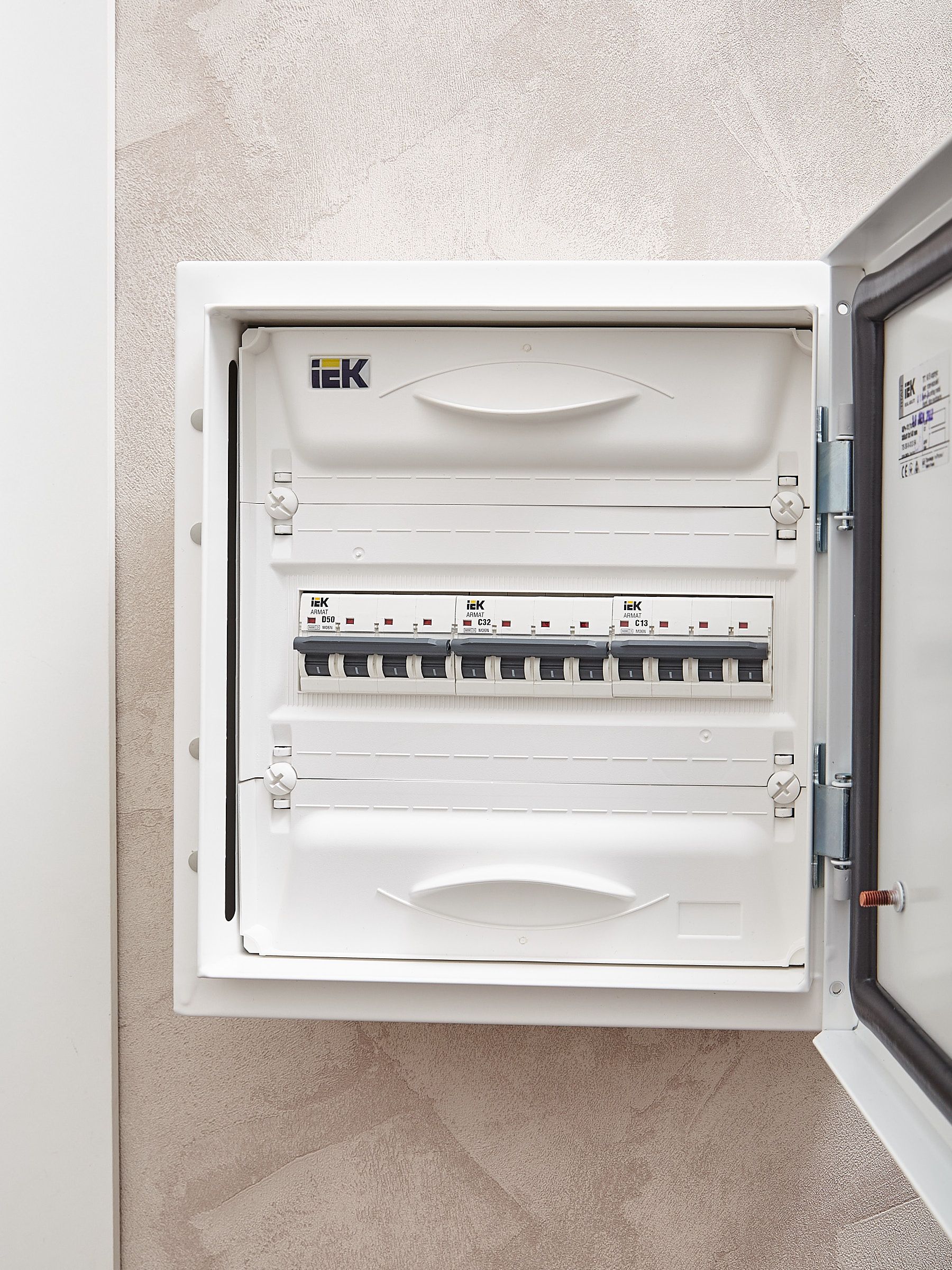             ARMAT Автоматтық ажыратқыш M06N 4P C 32А IEK    