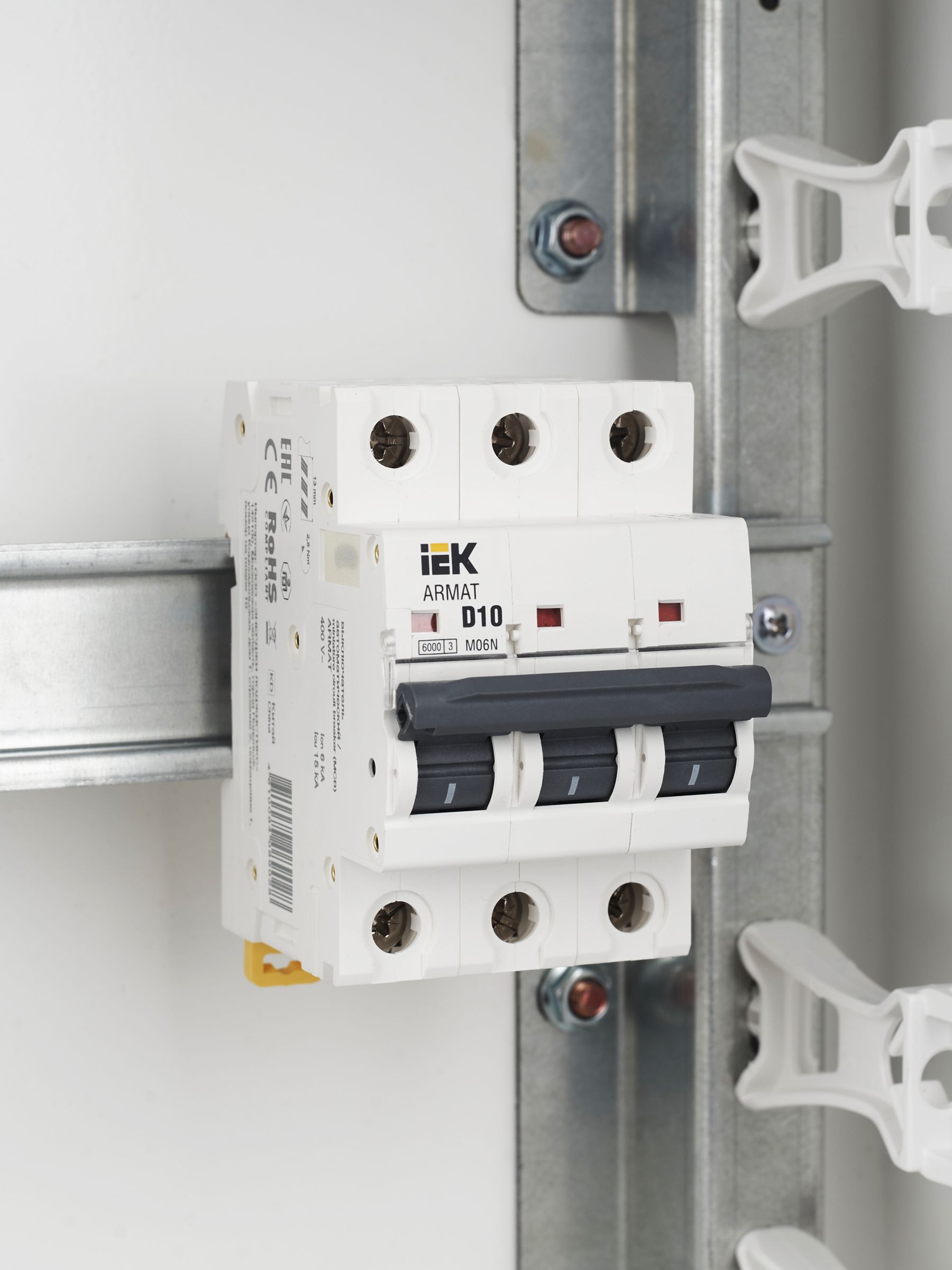             ARMAT Автоматтық ажыратқыш M06N 3P D 10А IEK    