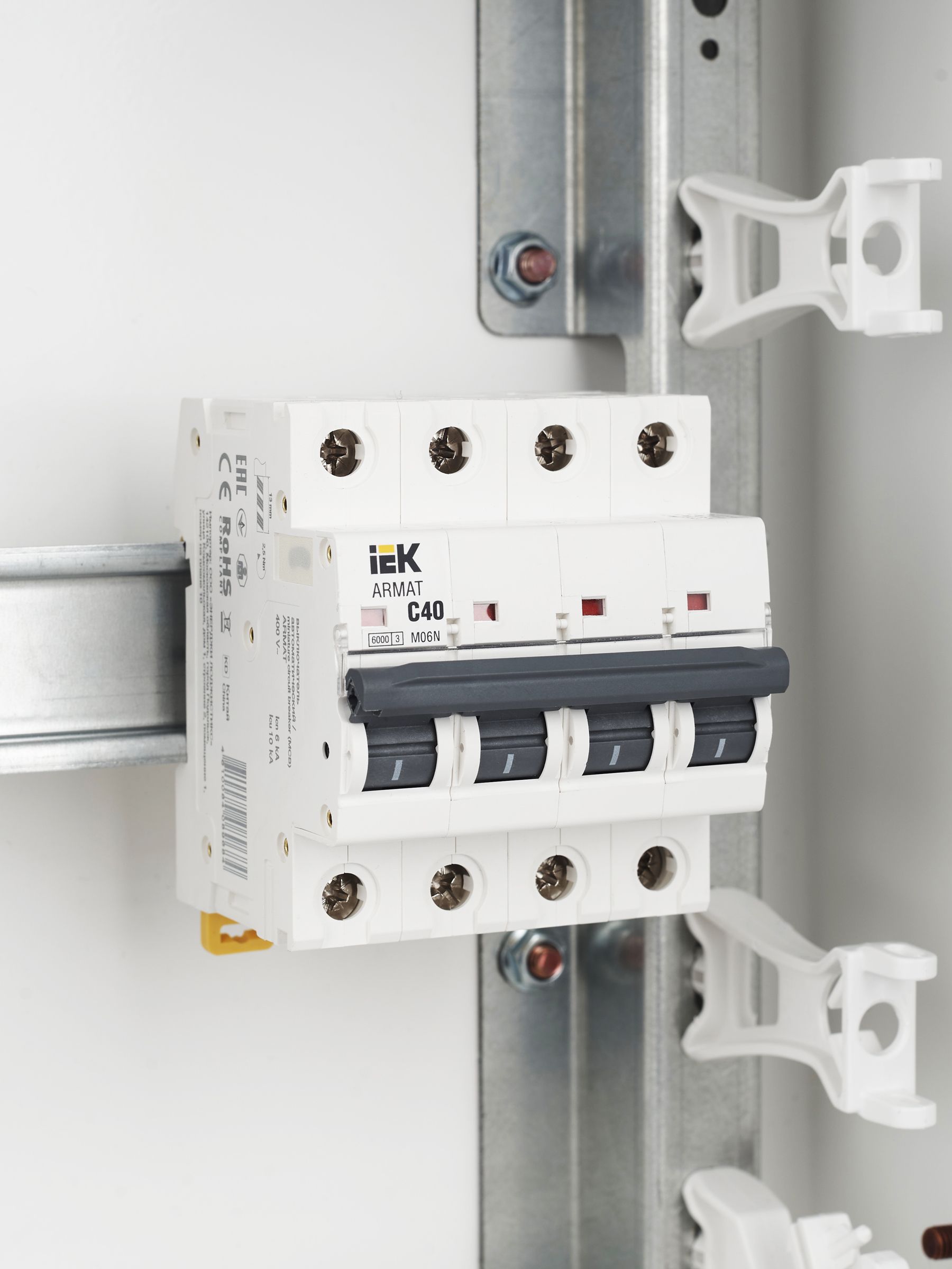             ARMAT Автоматтық ажыратқыш M06N 4P C 40А IEK    