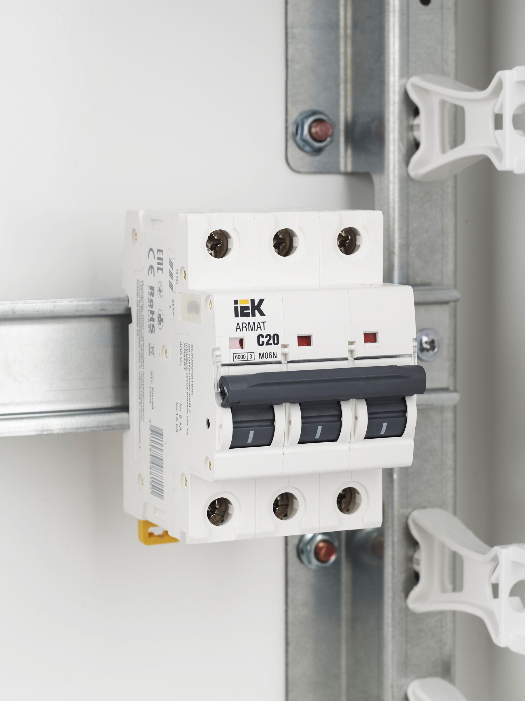             ARMAT Автоматтық ажыратқыш M06N 3P C 20А IEK    