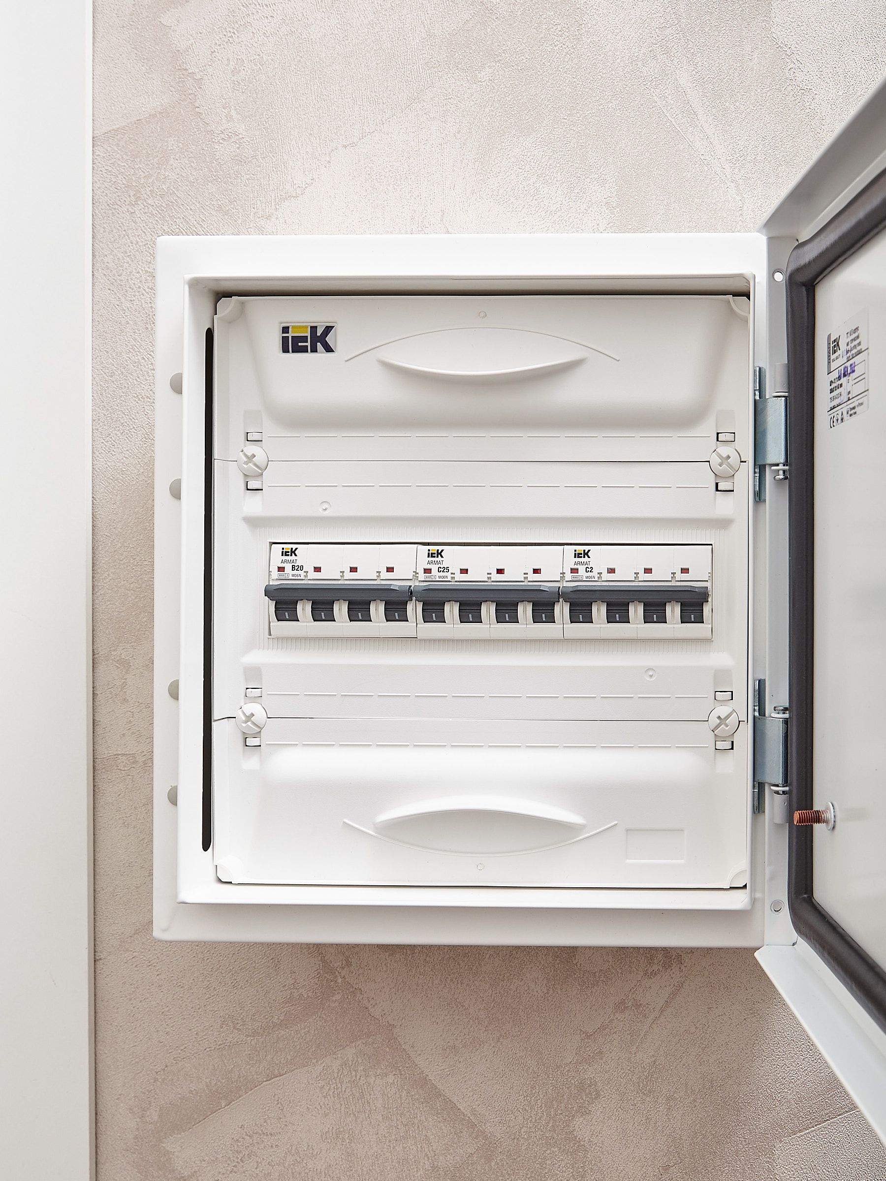             Автоматтық ажыратқыш M06N 4P C 25А  ARMAT ИЭК    