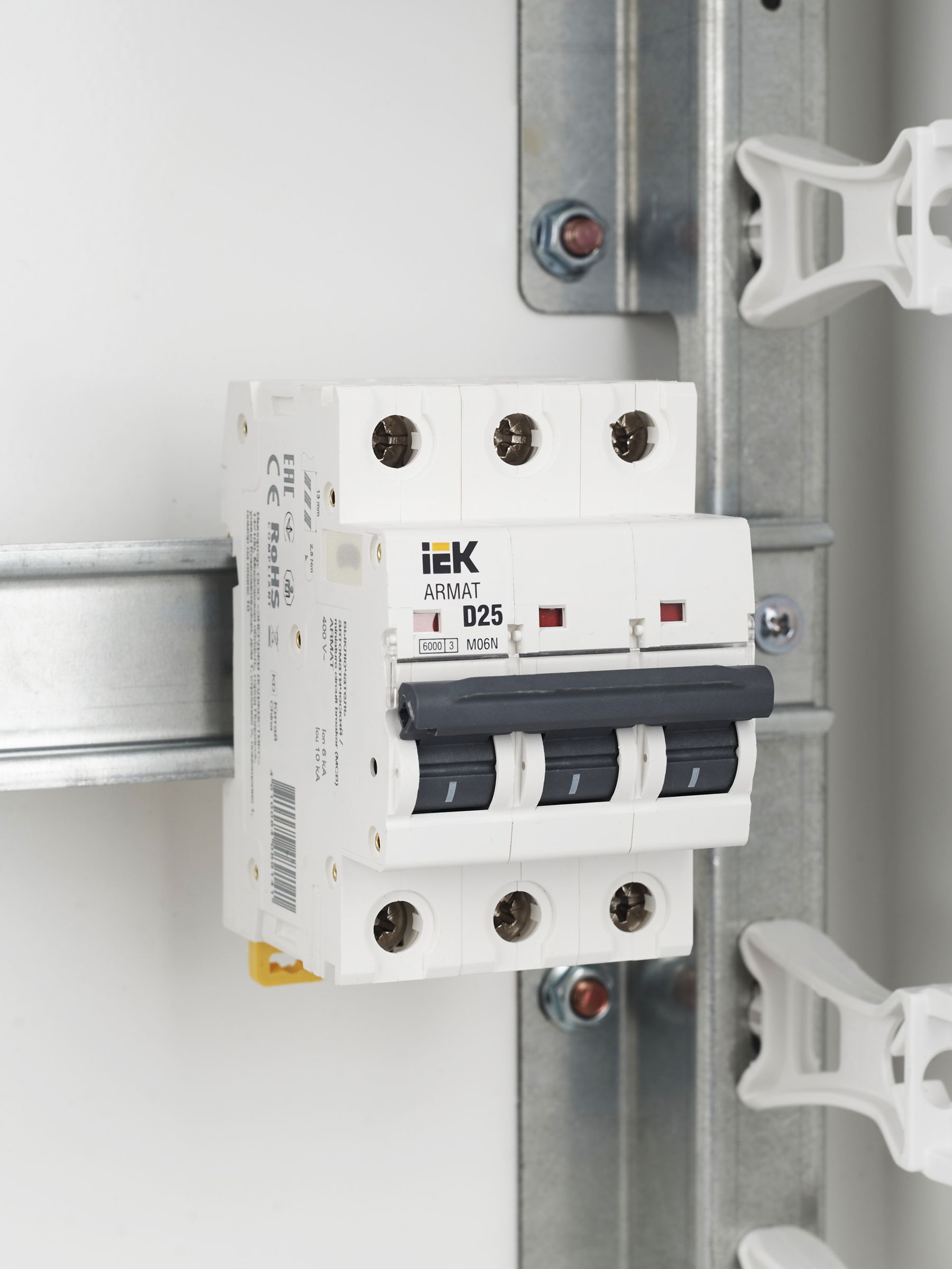             ARMAT Автоматтық ажыратқыш M06N 3P D 25А IEK    