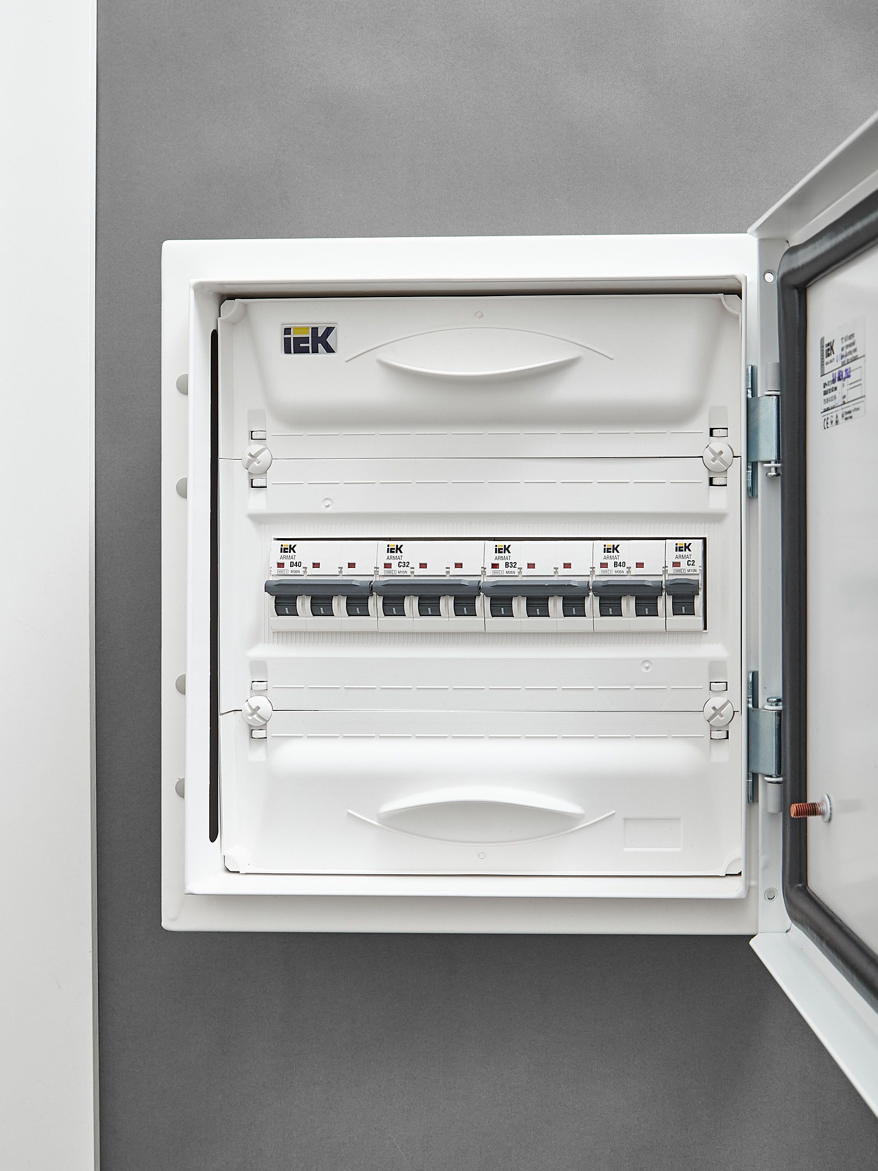             ARMAT Автоматтық ажыратқыш M10N 3P C 32А IEK    