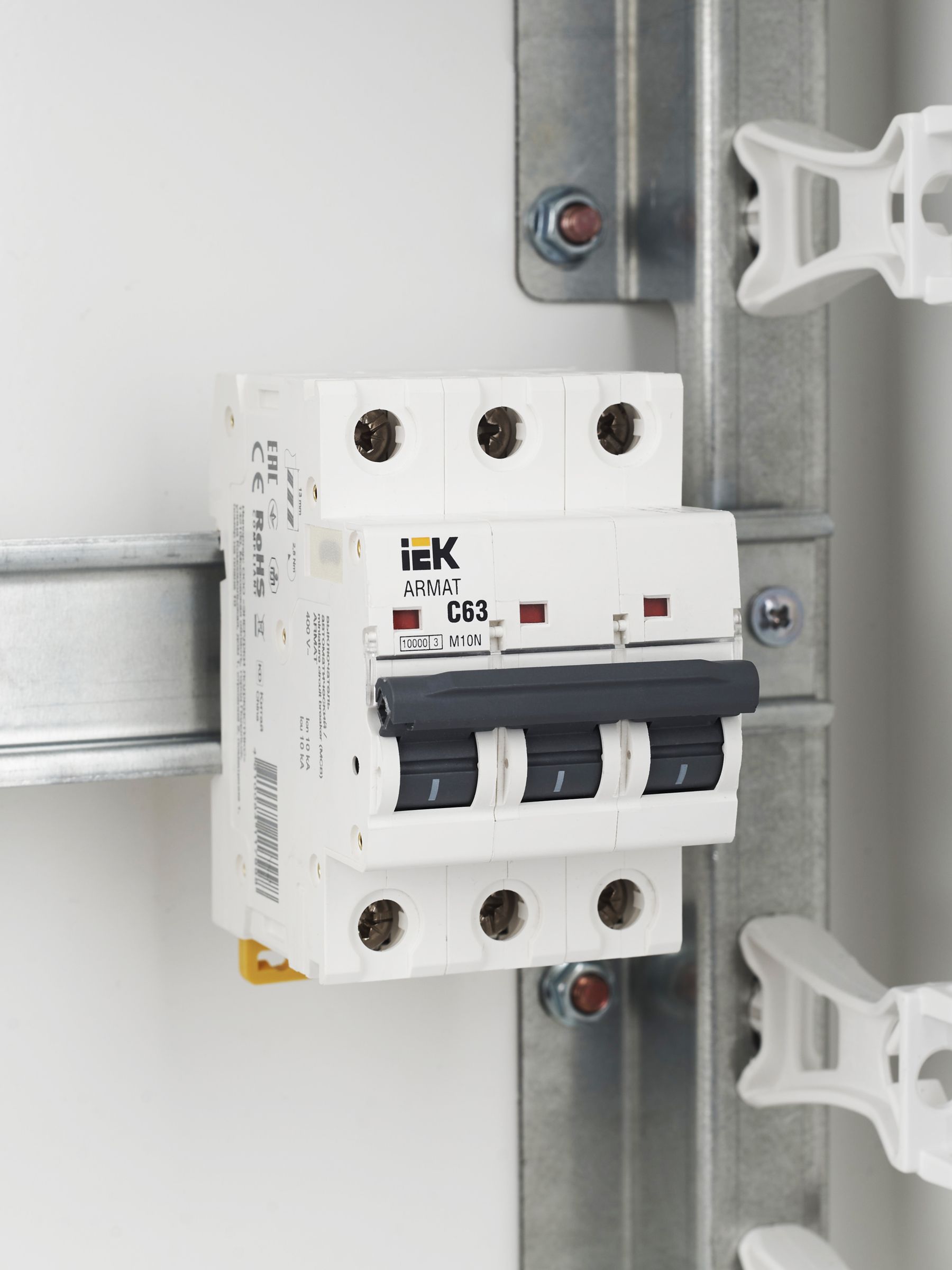             ARMAT Автоматтық ажыратқыш M10N 3P C 63А IEK    