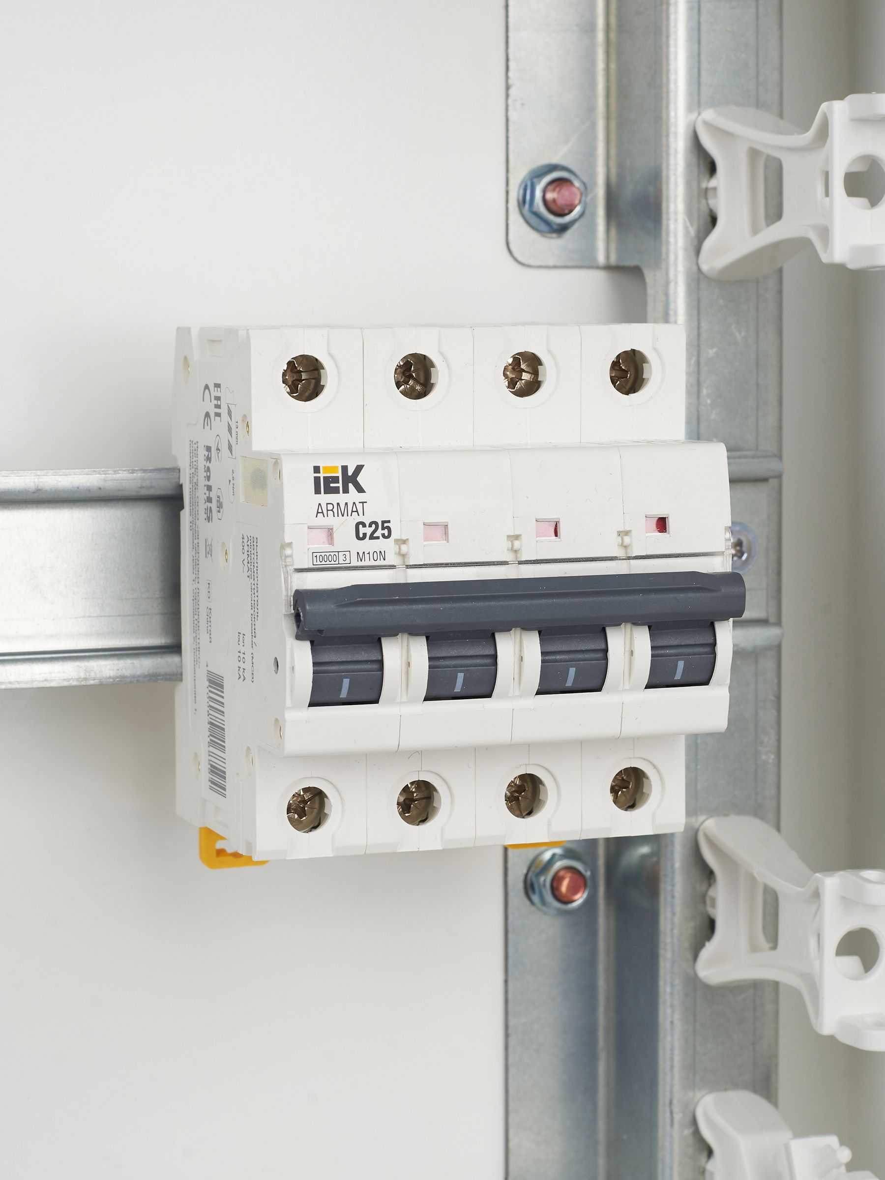             ARMAT Автоматтық ажыратқыш M10N 4P C 25А IEK    