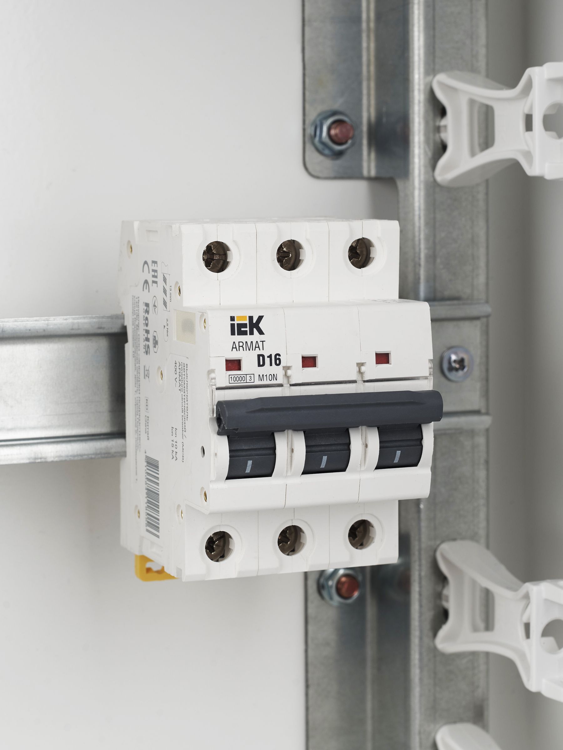             ARMAT Автоматтық ажыратқыш M10N 3P D 16А IEK    