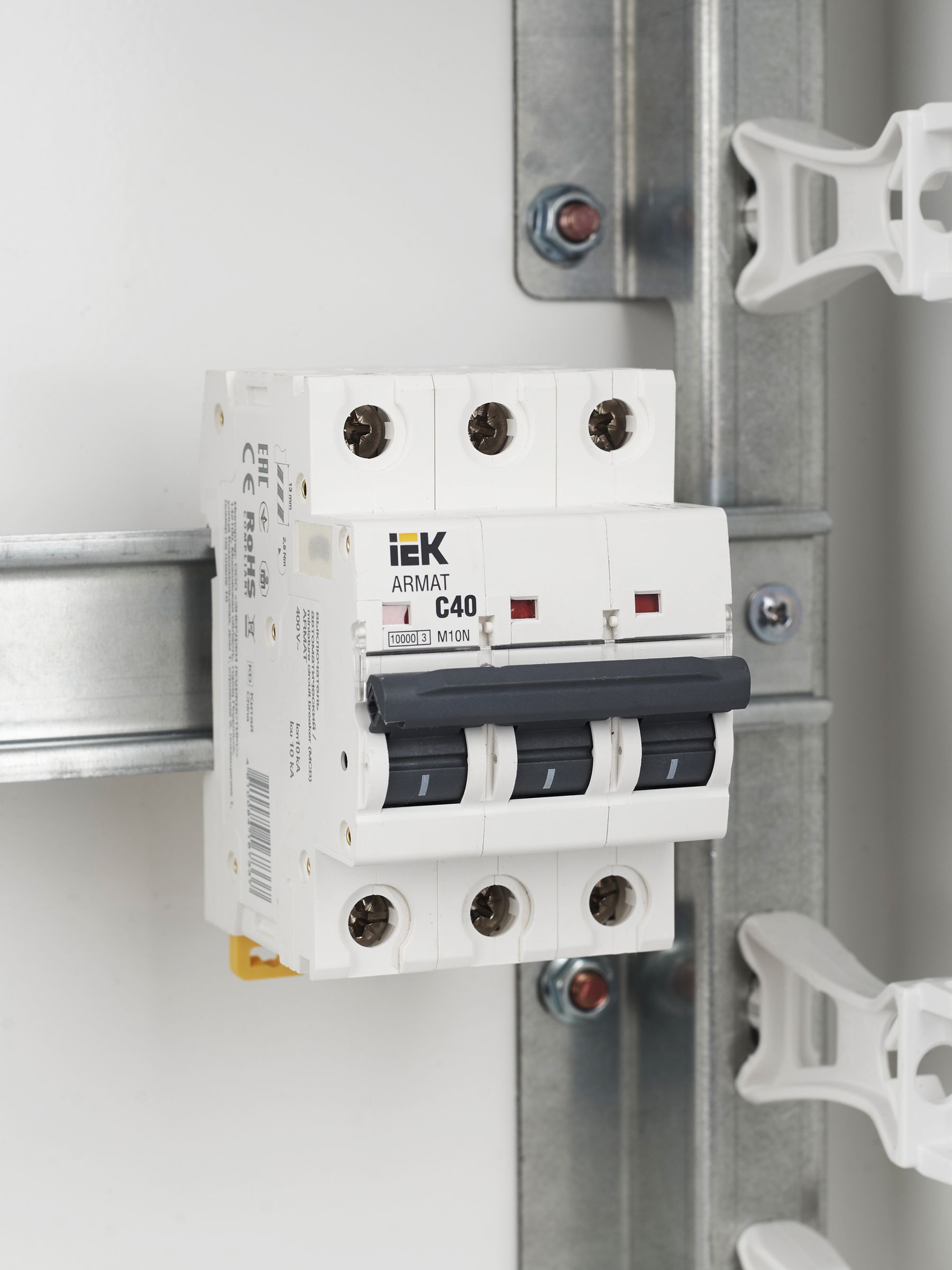             ARMAT Автоматтық ажыратқыш M10N 3P C 40А IEK    