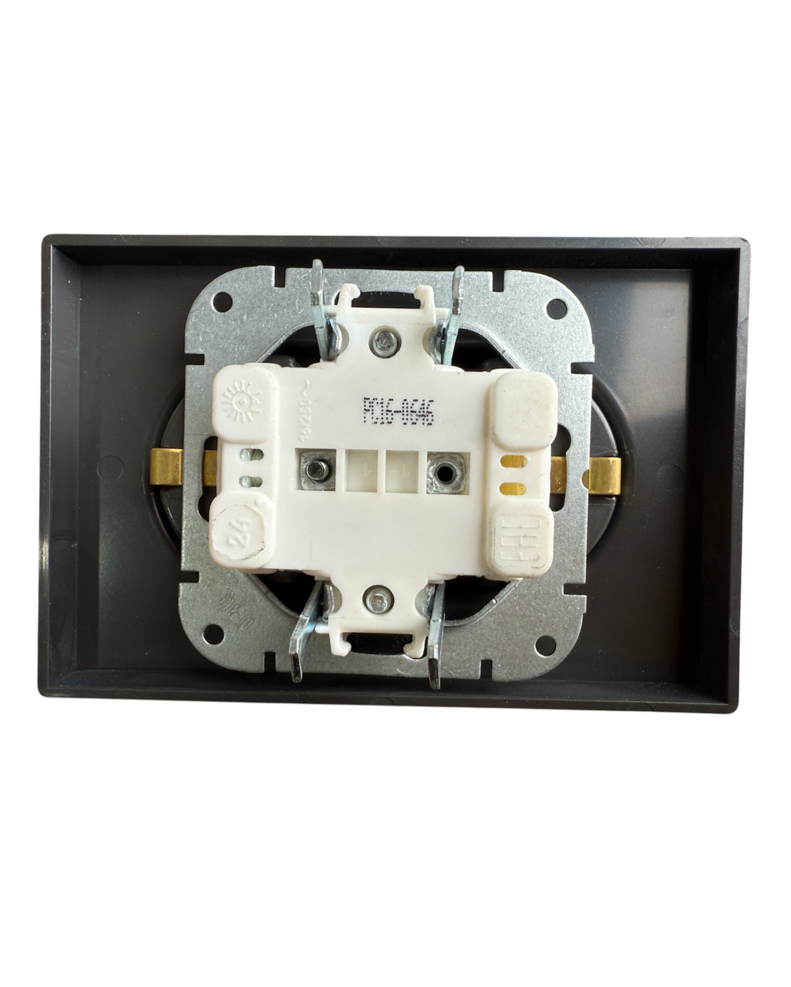             Розетка РС 16-0646 графит    