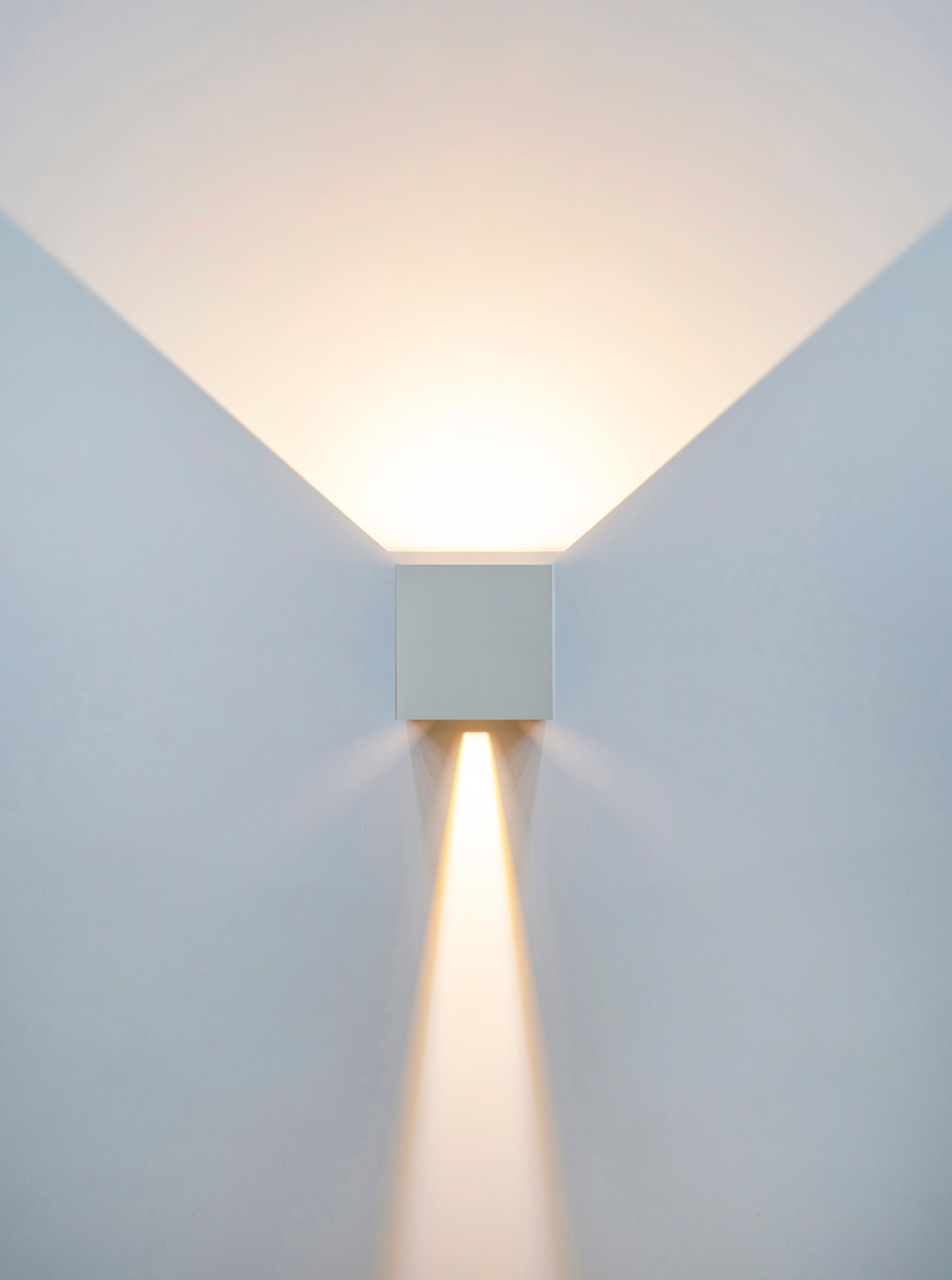             Шамшырақ, жарықдиодты, далаға орнатуға арналған 5111 қабырғалы 6Вт 4000К IP65 ақ IEK    