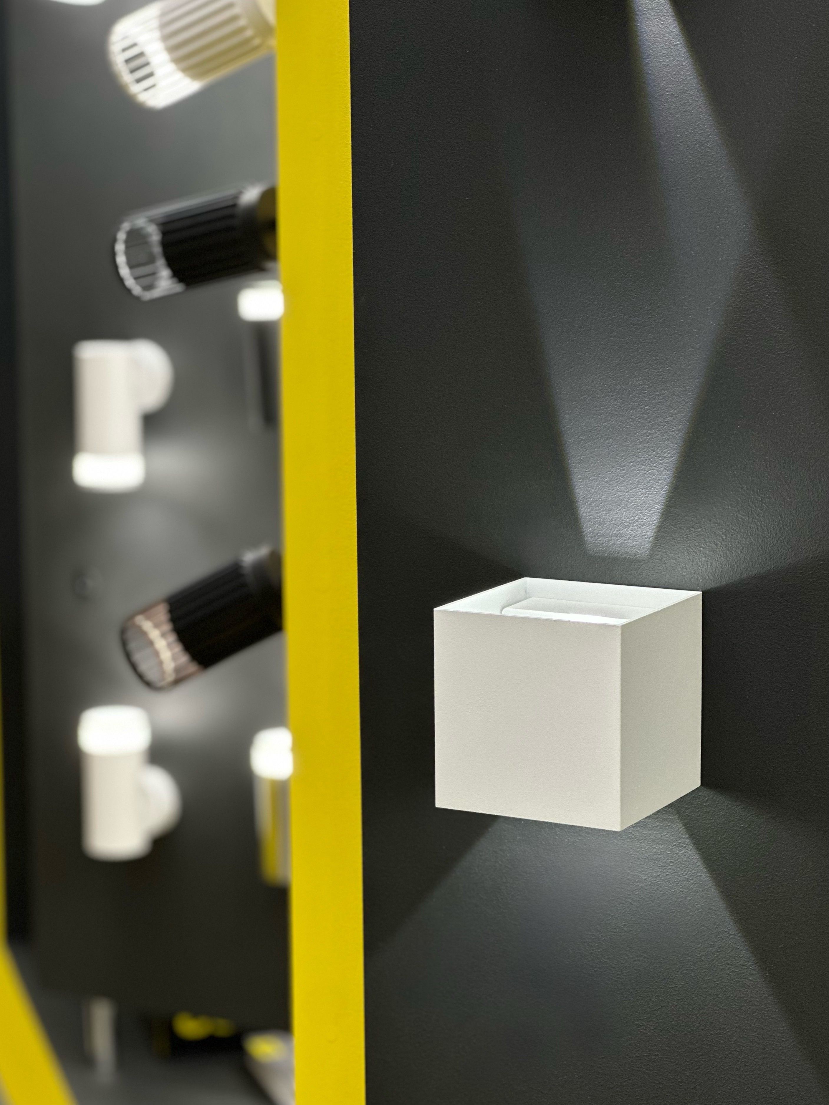             Шамшырақ, жарықдиодты, далаға орнатуға арналған 5111 қабырғалы 6Вт 4000К IP65 ақ IEK    