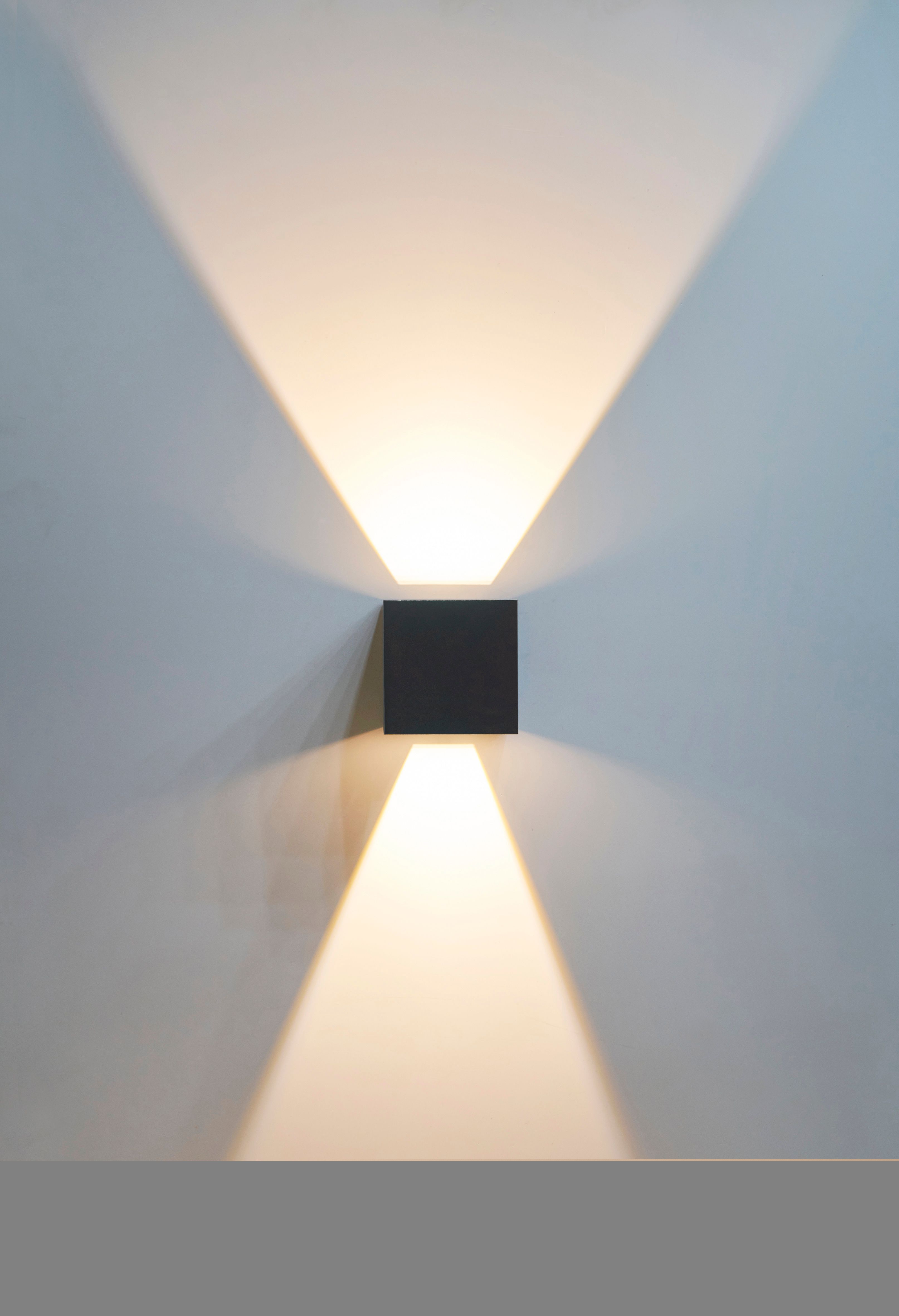             Шамшырақ, жарықдиодты, далаға орнатуға арналған 5111 қабырғалы 6Вт 4000К IP65 қара IEK    