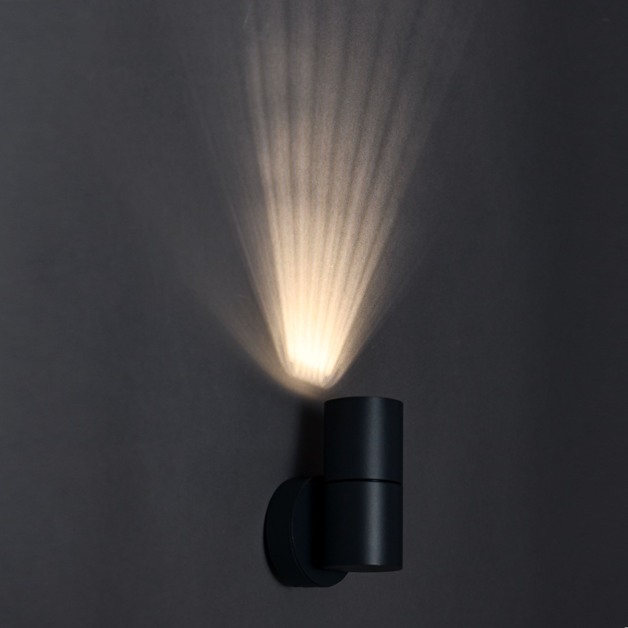             Шамшырақ, далаға орнатуға арналған 5112 төбелі, шамға  GX53 IP65 сұр IEK    