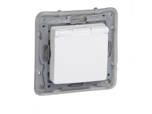 Розетка с крышкой 2К+3 IP44 NILOE, белый /764547/