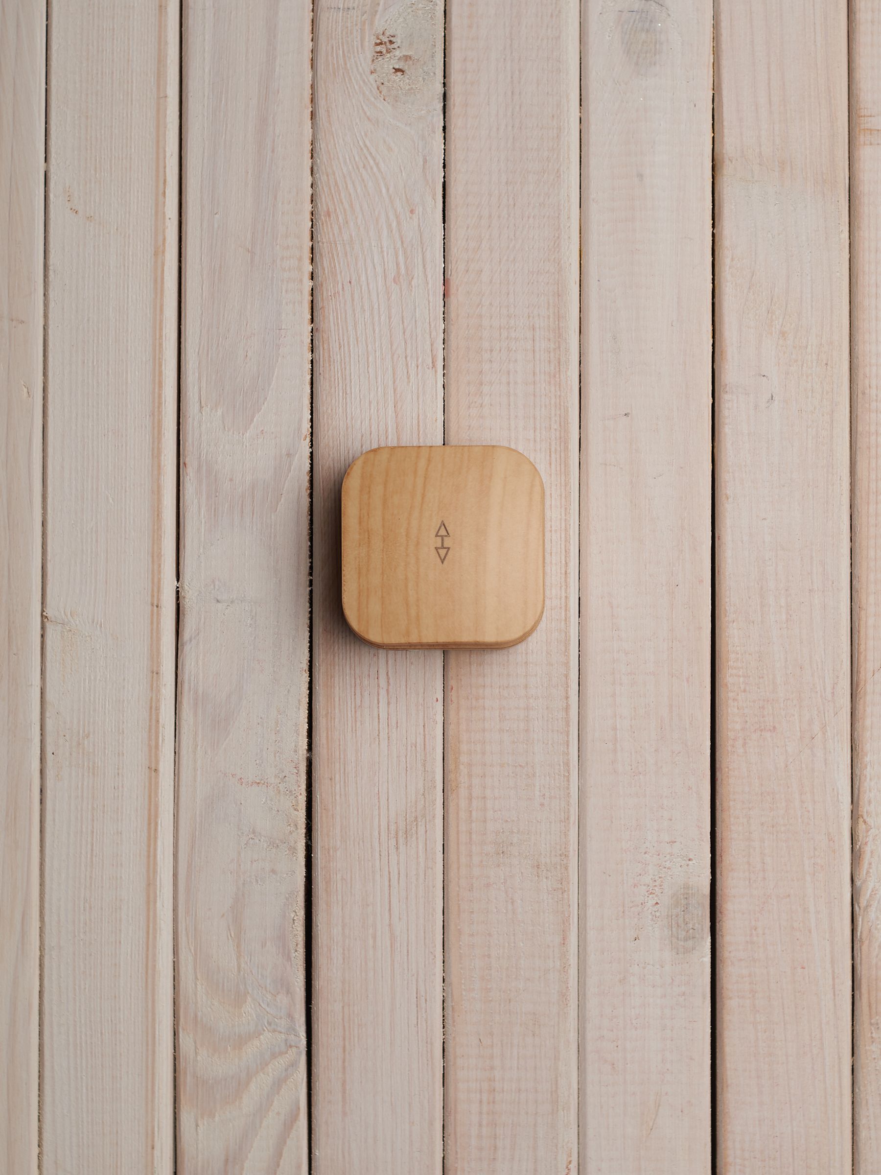             GLORY Ажыратқыш 1 пернелі, ашық орнатуға арналған, өтпелі 10А ВСп10-1-0-ХС қарағай IEK    