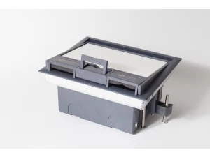 Люк на 4 поста (45*45) металл/пластик, с пластиковой коробкой IP40 300005