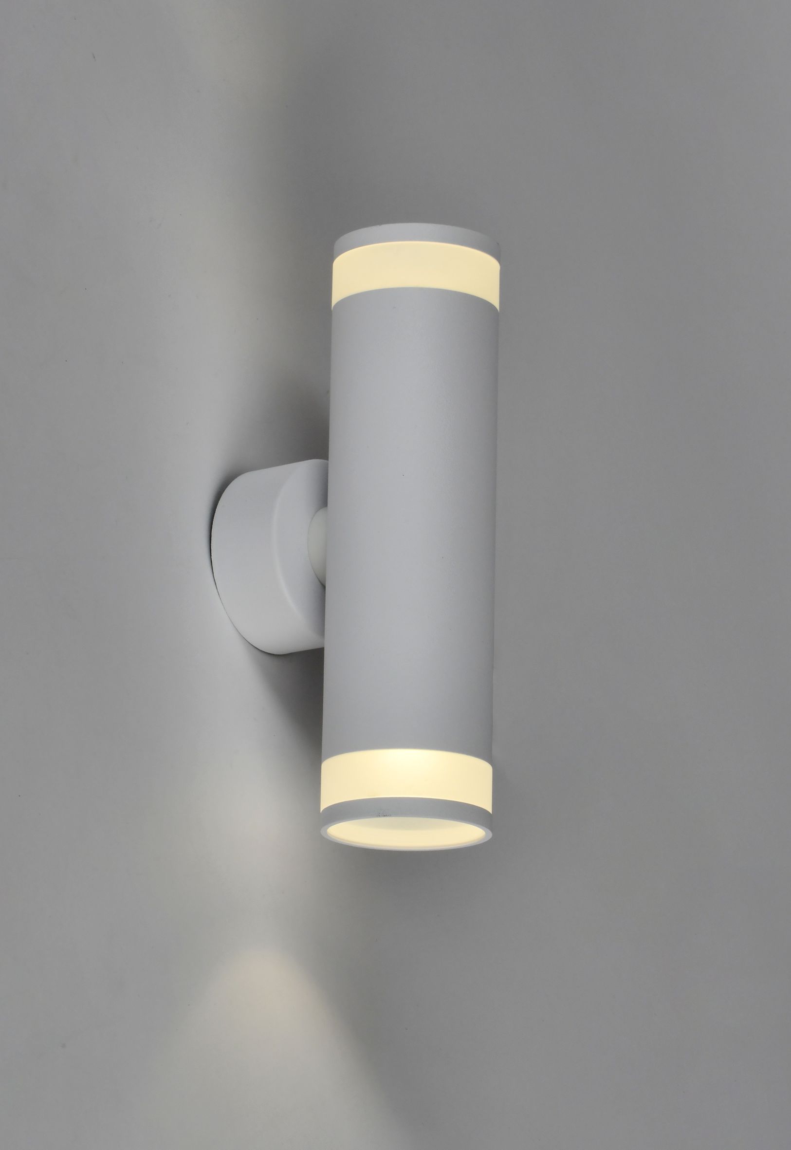             Шамшырақ 4009 жапсырма,  қабырғалы, шамға арналған 2хGU10 ақ IEK    