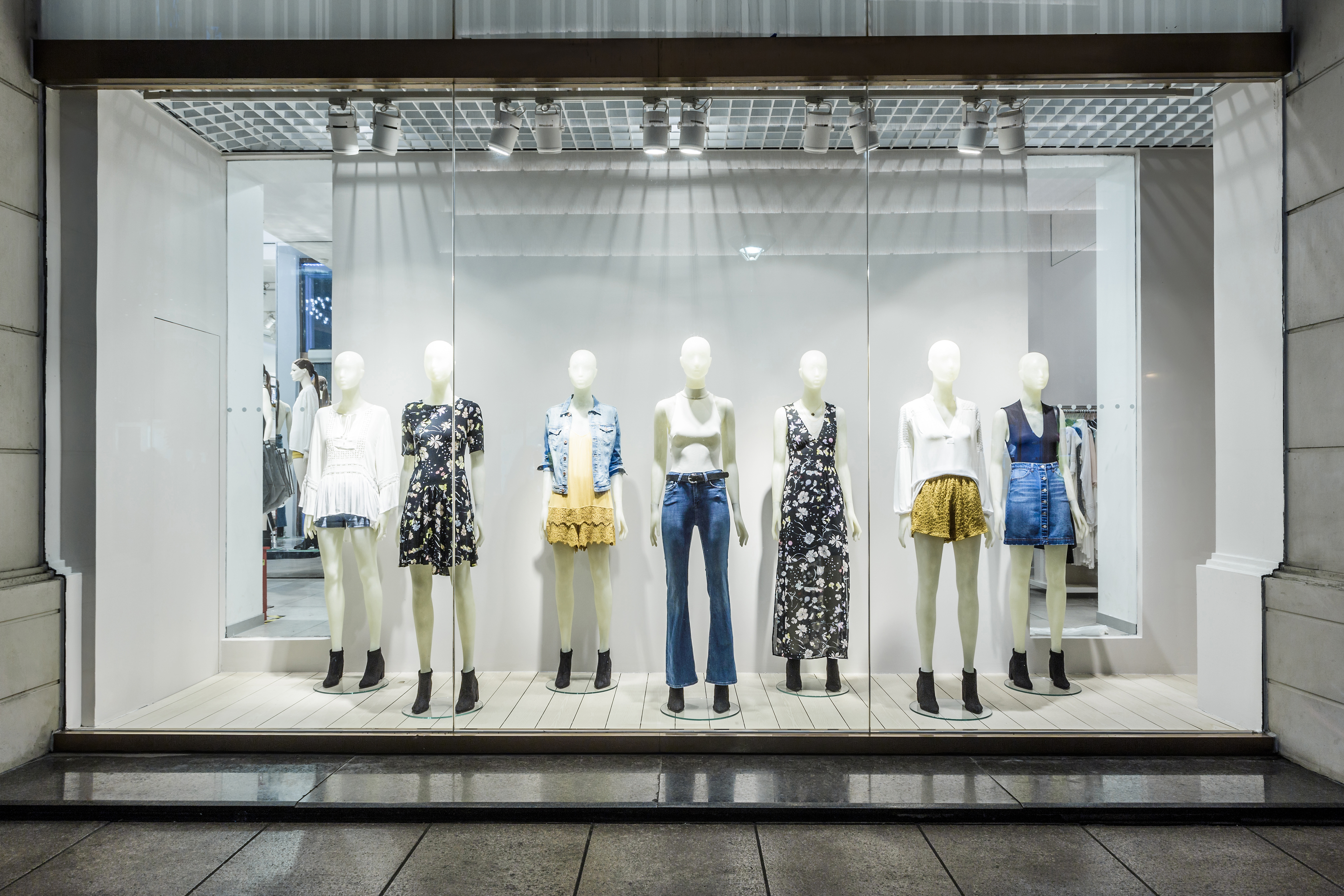             LIGHTING Шамшырақ, жарықдиодты, тректі  ДТО 1304 40Вт 4000К бір фазалы 24дәреже, қара IEK    