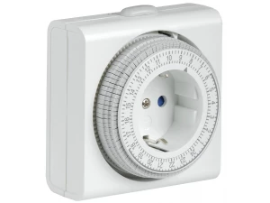 Розетка-таймер механический РТМ-3 15мин 24ч 96on/off 16А IP20 IEK