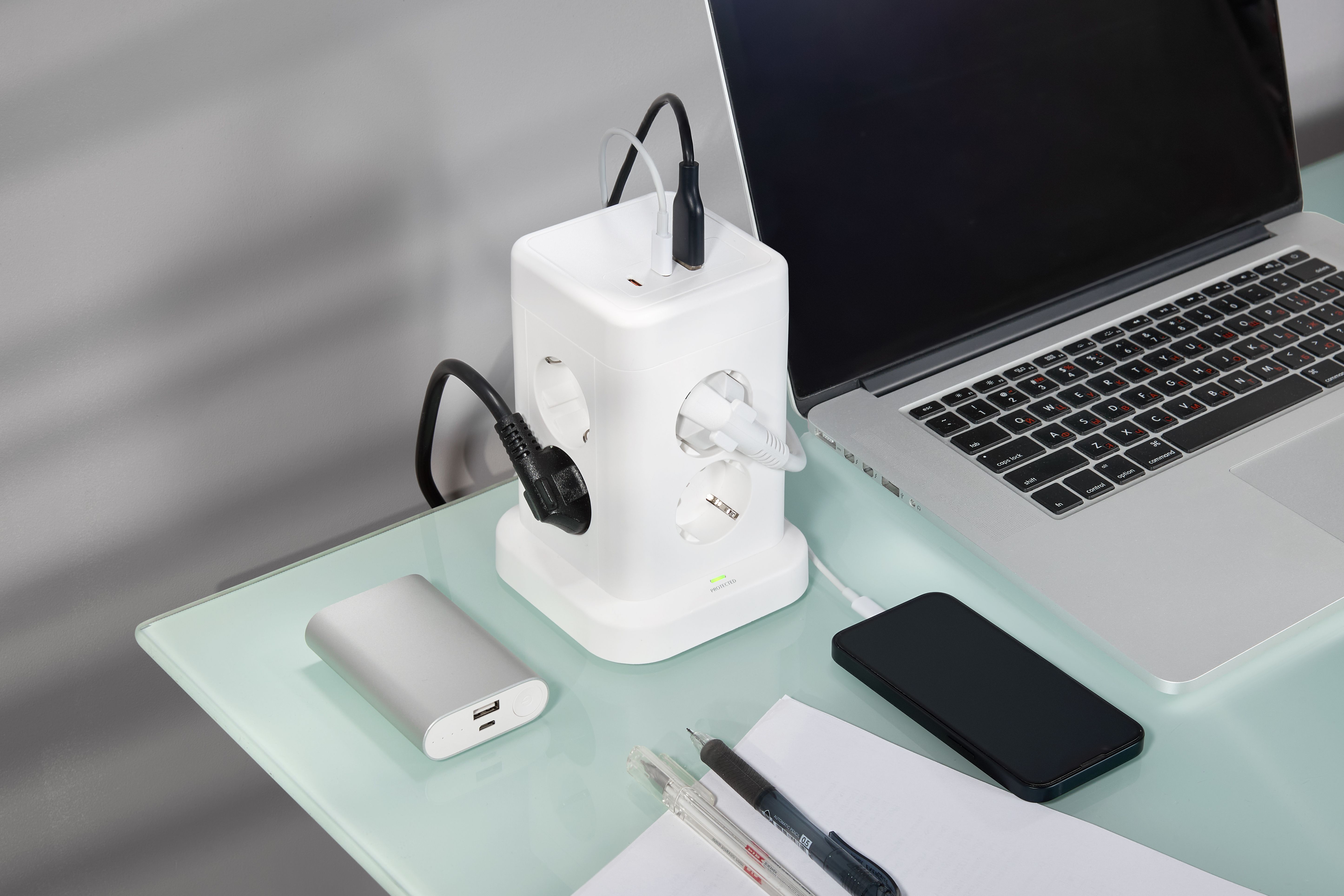             DOMINIC Ұзартқыш У08K 8 нүкте 2P+PE 1,5м 3х1,0мм2 16А/250В USB A+C 20Вт ақ ИЭК    
