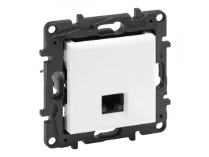 Розетка информационная одиночная RJ45 Кат.6a UTP цвет белый NILOE STEP 863167